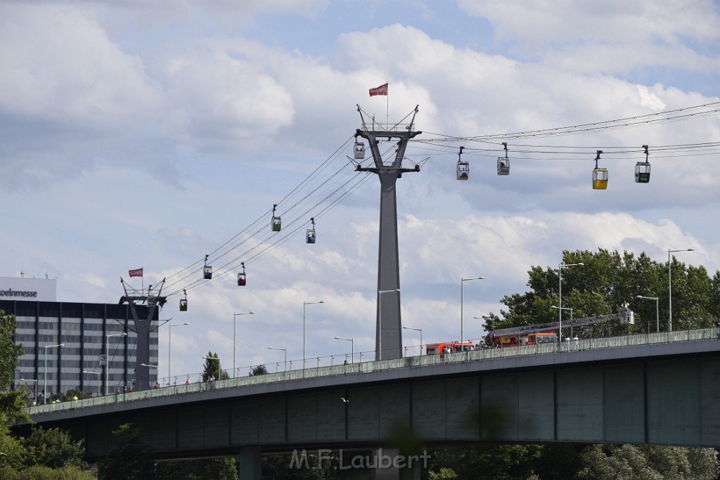 Koelner Seilbahn Gondel blieb haengen Koeln Linksrheinisch P100.JPG - Miklos Laubert